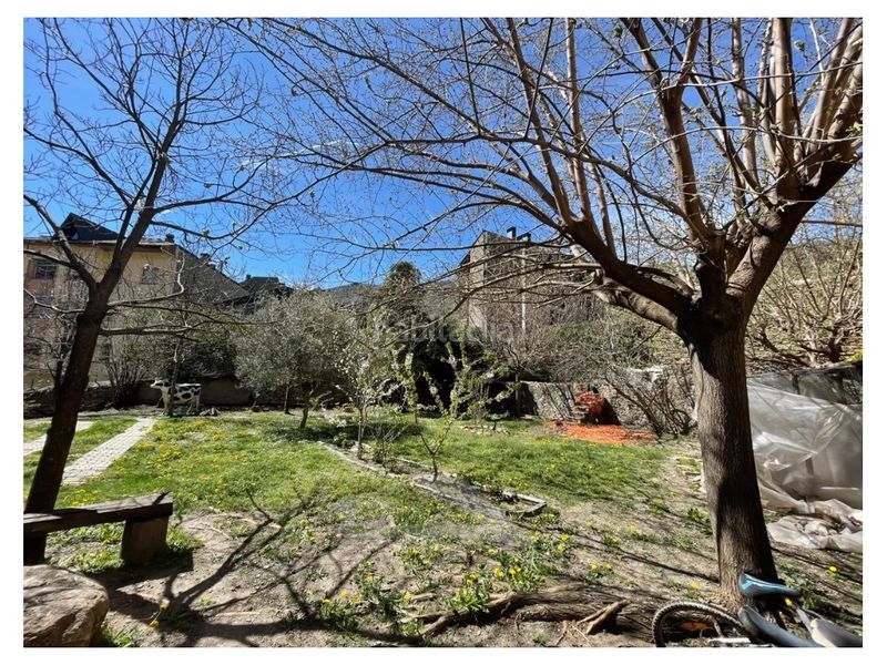Foto c25416d0-a0b0-47be-8684-79762240dbc6. Terreny residencial a Sort