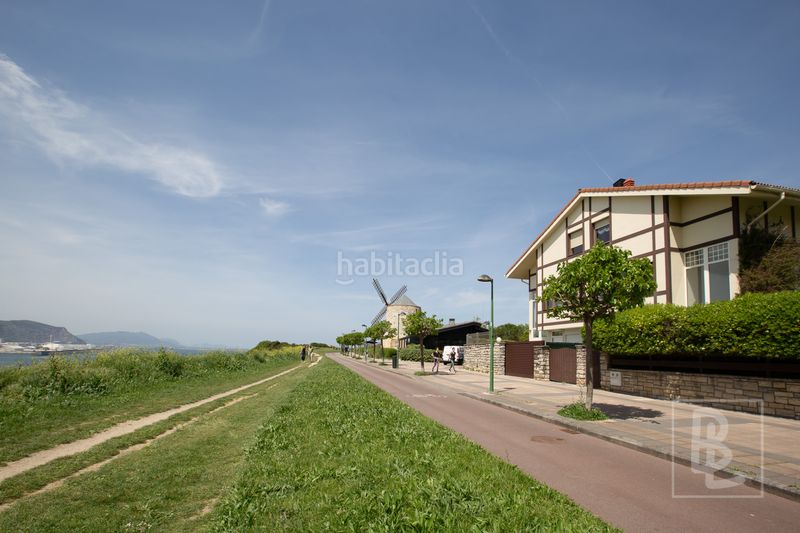 Foto 60f70fb6-ee41-4436-a0c3-72179110c9a9. Casa adossada amb xemeneia calefacció aparcament a Getxo