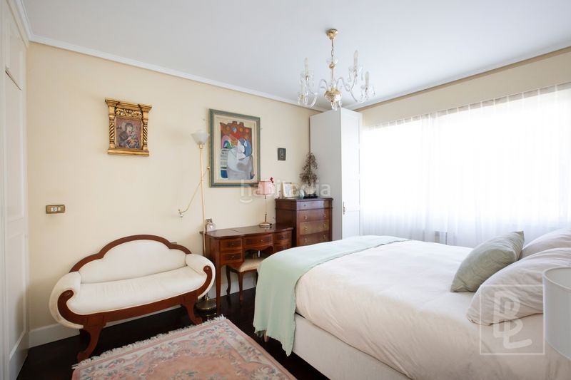 Foto 9dea9cc1-b210-4a27-bfa4-41ea22e15c94. Casa adossada amb xemeneia calefacció aparcament a Getxo