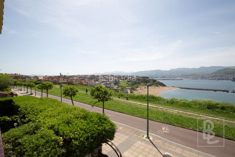 Foto c26716fa-8f51-417b-818b-a47f018e78ac. Casa adossada amb xemeneia calefacció aparcament a Getxo