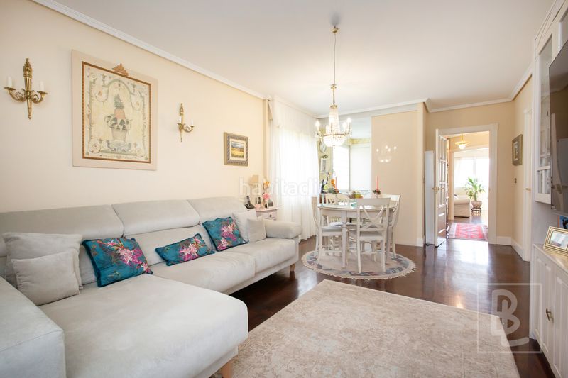 Foto c3e7bcb3-39d4-4dd4-aeae-9df935c3b12d. Casa adossada amb xemeneia calefacció aparcament a Getxo