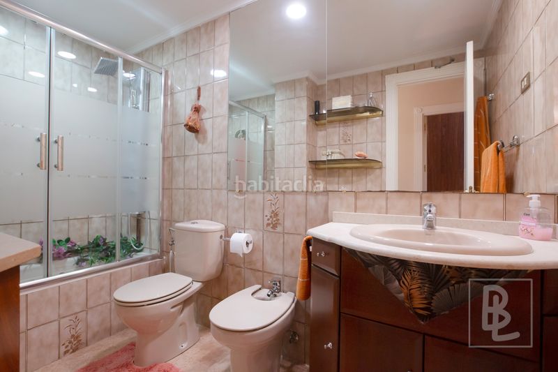 Foto db56d759-695b-446d-a4c6-5d18f9c5903f. Casa adossada amb xemeneia calefacció aparcament a Getxo