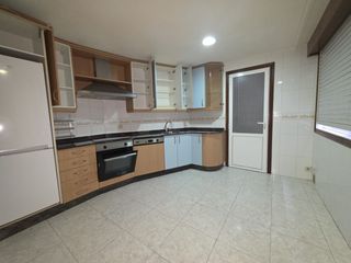 Lloguer Pis  Rúa real. Alquiler 3 habitaciones sin amueblar