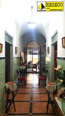 Casa a Parque de la constitución 5a. ?????? gran oportunidad casa más piso y desván en muy buena zona