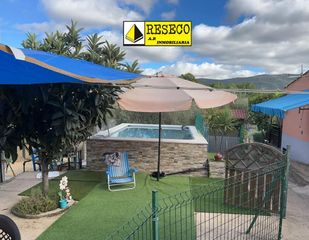 Chalet à Logrosán. Chalet con piscina en logrosán a 400 metros del casco urbano en