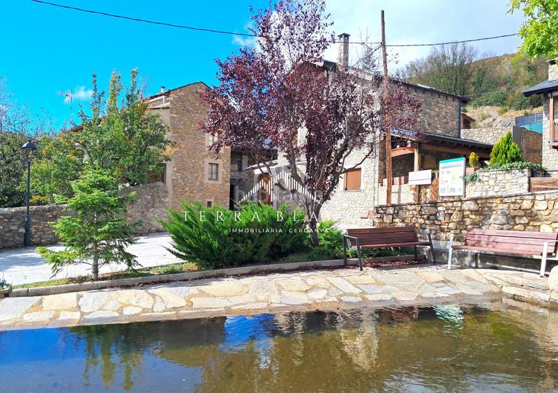 Foto ca04d982-e4fc-49f9-8543-4cf5e8423bd9. Casa adosada casa en venta en isovol en Isòvol
