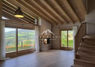 Casa a Prullans. Casa exclusiva con vistas panorámicas al macizo del cadí
