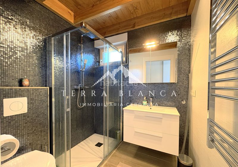 Foto 48080c36-b5fd-4d90-b5ba-e9f510526d9a. Casa amb xemeneia aparcament a Molina (La)