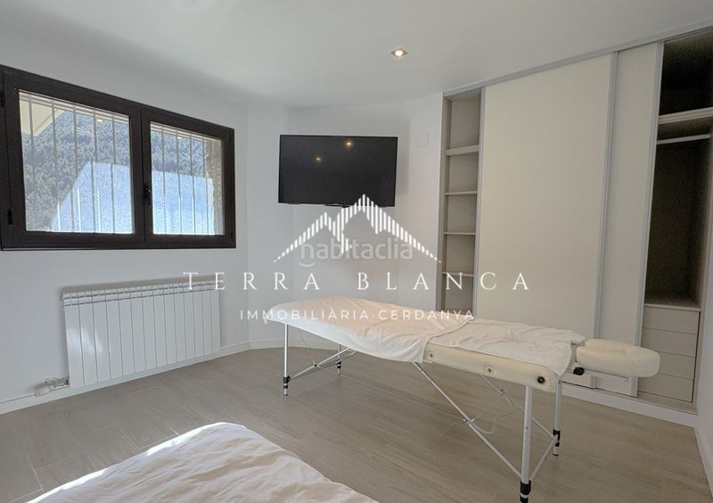 Foto 781f69bc-6a9f-4b00-82ba-65b93348d9be. Casa amb xemeneia aparcament a Molina (La)