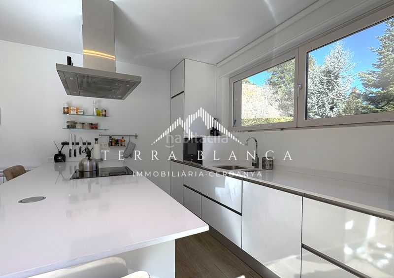 Foto cdc2c244-6cb0-4b3f-807a-f41704993b20. Casa amb xemeneia aparcament a Molina (La)