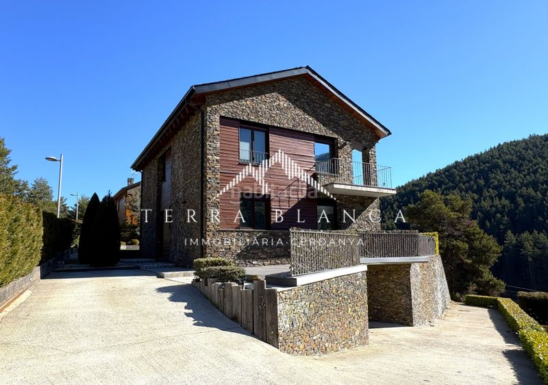 Foto f519b70c-39e5-4a4b-8085-2d7b2aabe628. Casa amb xemeneia aparcament a Molina (La)