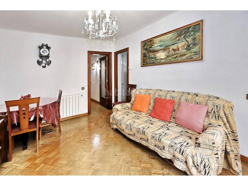 Foto 043529a0-0626-4466-b481-89a621a03990. Piso luminoso piso en Horta junto al metro, ideal para reformar! en Barcelona