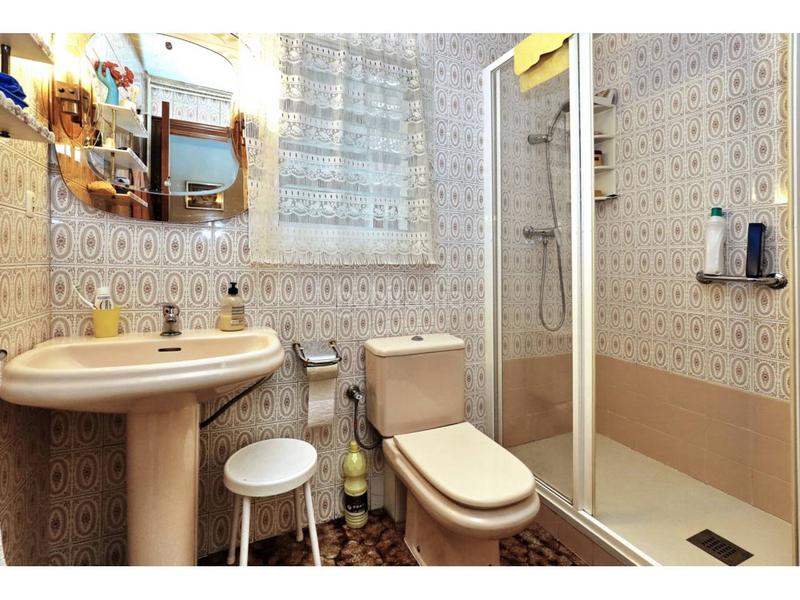Foto 8f045f06-8d49-4070-9496-ea47e9fc4827. Piso luminoso piso en Horta junto al metro, ideal para reformar! en Barcelona