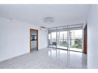 Appartamento in Montbau. Luminoso piso exterior con balcón, cerca de vall dhebron!