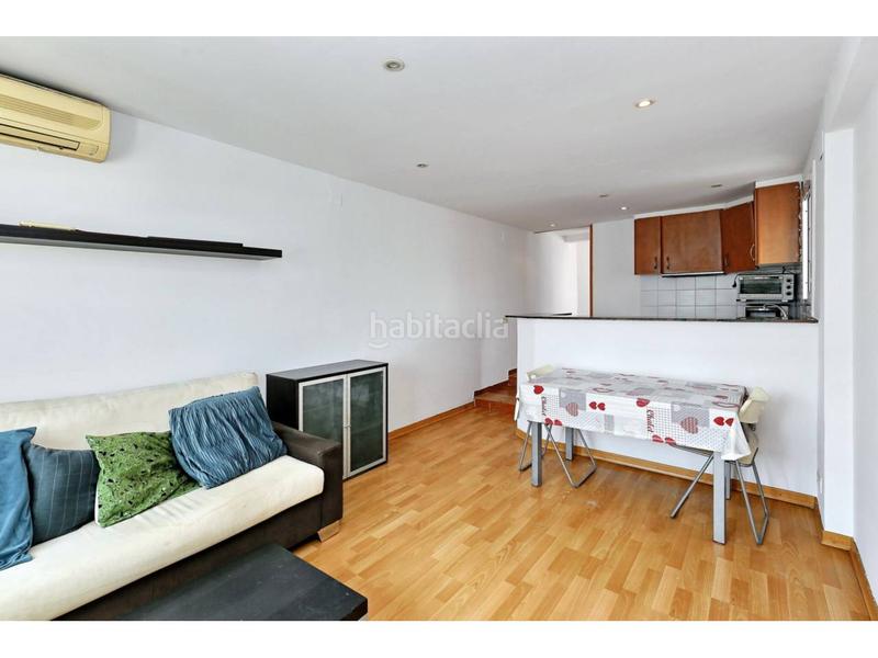 Foto 3ad424f9-032a-4125-9e47-90c5a39ed611. Ático  en venta luminoso y acogedor con vistas despejadas y doble orientación en Barcelona