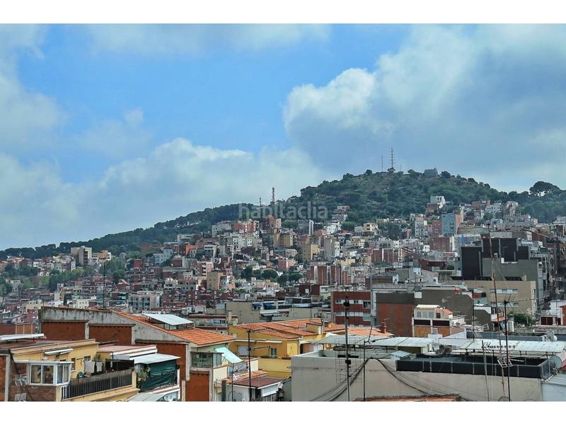 Foto b82ab9ae-8317-4c9c-8cc4-dde5cd295163. Ático  en venta luminoso y acogedor con vistas despejadas y doble orientación en Barcelona