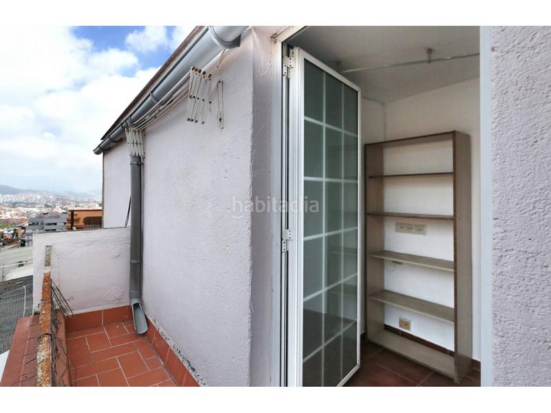 Foto ba796e4e-6add-44ff-9f53-1f7ae26f5152. Ático  en venta luminoso y acogedor con vistas despejadas y doble orientación en Barcelona