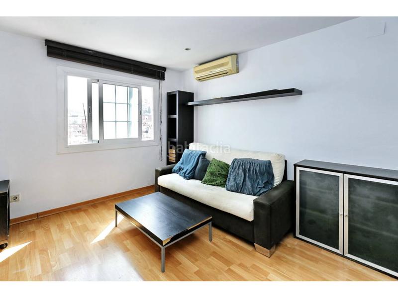 Foto ea409241-0029-4e38-833d-fb5a8ceb084e. Ático  en venta luminoso y acogedor con vistas despejadas y doble orientación en Barcelona