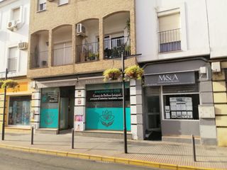 Pis a Avenida de andalucia 102. Servicios financieros