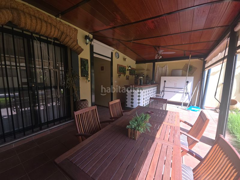 Foto 40ac99a2-3f56-471c-925d-5d747c63aabc. Casa aparellada amb xemeneia calefacció piscina a Montequinto