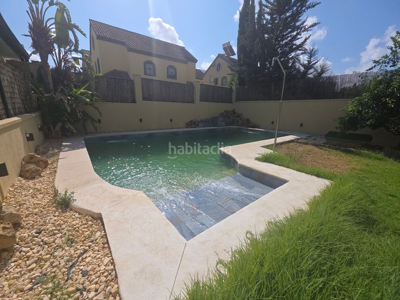 Foto 56ac7132-eb02-494a-9a19-254e0ca10fb6. Casa aparellada amb xemeneia calefacció piscina a Montequinto