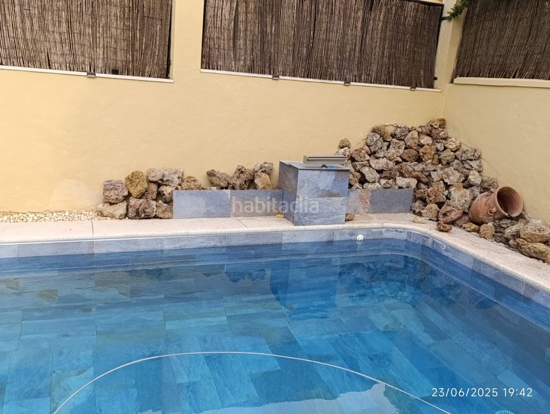 Foto 72727766-e962-4402-b02a-70d3cebd8463. Casa aparellada amb xemeneia calefacció piscina a Montequinto