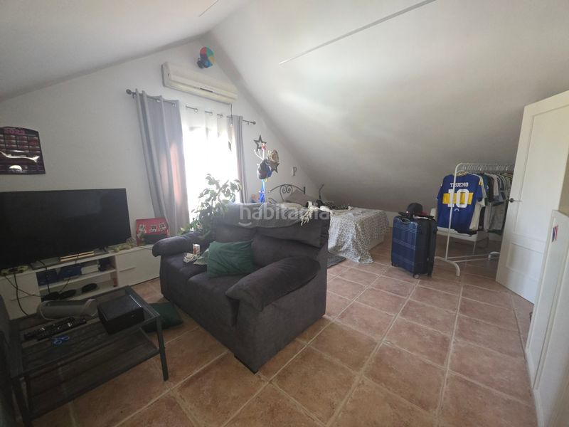 Foto a3bc83c7-2f0f-44bf-9571-7037e9aa3604. Casa aparellada amb xemeneia calefacció piscina a Montequinto