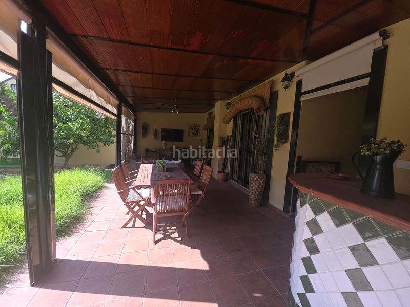 Foto b1f69c4c-dd74-46b0-a548-b41b15ba02c8. Casa aparellada amb xemeneia calefacció piscina a Montequinto