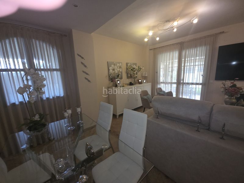 Foto f77c7d4d-f422-4626-936f-d6b4a56da4c5. Casa aparellada amb xemeneia calefacció piscina a Montequinto