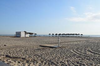 Aparcament cotxe  Avenida mare nostrum. Plaza de garaje primera linea de playa
