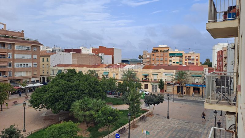Foto efe3c1d0-cc75-4c5c-a113-2e671aebaf9b. Pis a Malva Rosa Valencia