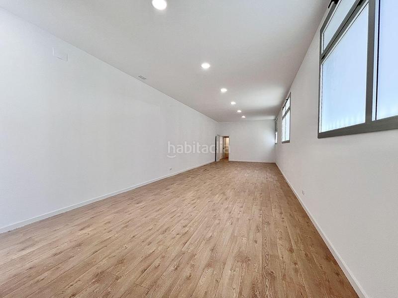 Foto 26fca8e9-4058-456e-b04a-d22a8a9b425f. Local comercial en carretera montcada en Cementiri Vell Terrassa