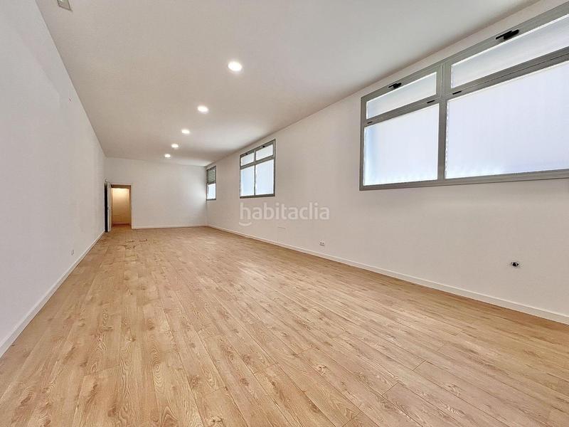 Foto 7f2a696f-4f3c-4931-ad99-8063ecc18b18. Local comercial en carretera montcada en Cementiri Vell Terrassa