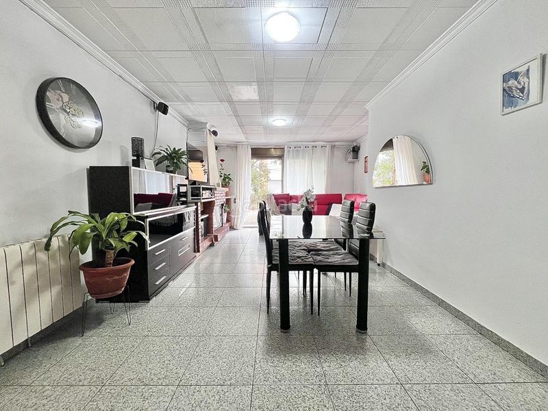 Foto b5218cc8-3926-4b16-848b-7ebca150b5eb. Casa amb calefacció aparcament a La Cogullada Terrassa