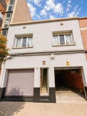 Haus in Sant Pere Nord. Casa con local y garaje