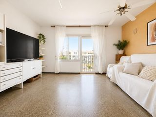 Piso en Can Roca. Luminoso piso de 80m2, 4 habitaciones, 1 ba�o con ascensor en ca