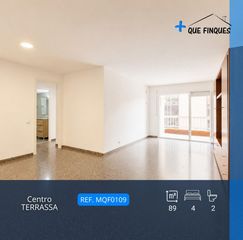 Miete Etagenwohnung in Barri del Centre. Piso amplio y luminoso en el centro de terrassa