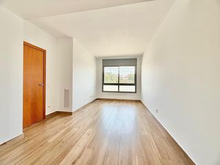 Appartamento in Egara. Descubre tu nuevo hogar acogedora planta baja de 3 habitaciones