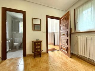 Appartement  Erregezaintza kalea. Antiguo a 2 min de la playa ondarreta, amplia vivienda de 3 habi