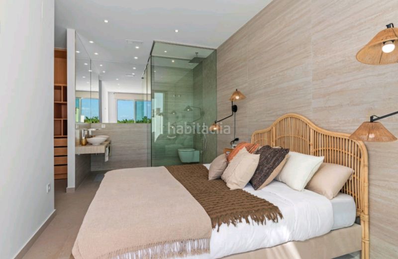 Foto f6710599-e5b4-40cc-ba7e-ffaf22ab2746. Casa adossada amb piscina a Dolores