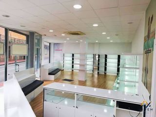 Lloguer Local Comercial  Avenida reyes católicos. La ubicación perfecta para tu negocio: centro de las torres de c