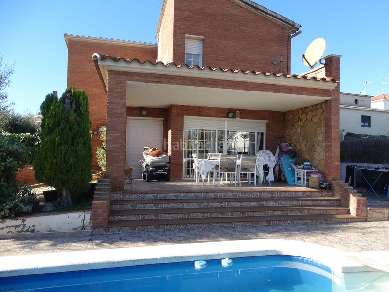 Foto bcc2a11e-63c6-45c4-8977-1bf0dcdd380d. Casa amb xemeneia calefacció aparcament piscina a Cubelles