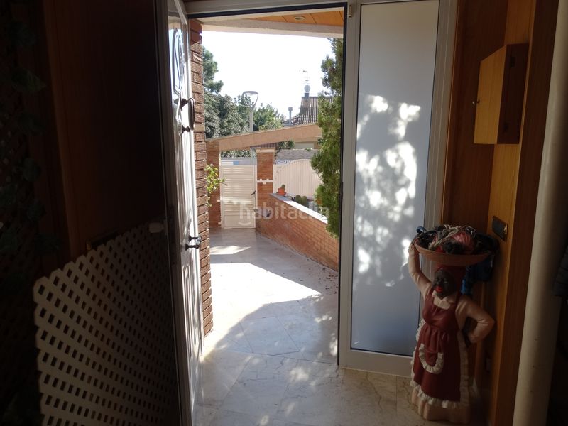 Foto f6ccf5b0-8517-4e3b-9839-9a240ffb3254. Casa amb xemeneia calefacció aparcament piscina a Cubelles