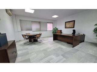 Local Comercial  Calle paraíso. Oficina de 76 m en el corazón de jerez