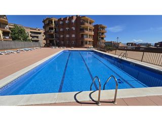 Pis  Calle mare de deu de montserrat. Bonito piso con  terraza y piscina comunitaria en figueres