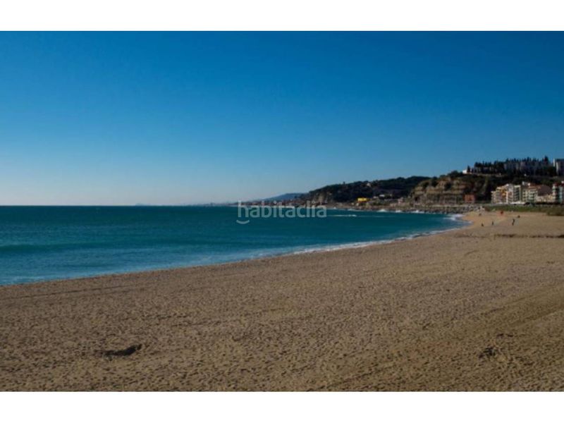 Foto a071538b-b3d0-48f1-ac70-7df78b2bc0c6. Casa adossada amb calefacció aparcament a Centre Arenys de Mar