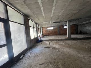 Business premise in Tredòs. Local comercial en venta