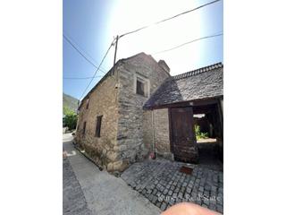 Solar industrial en Casarilh. Suelo urbano y borda tradicional en casarilh ideal para inversió