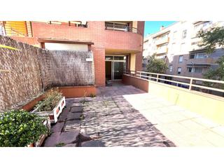 Piso  Mare de deu de montserrat. Bonito piso con  terraza y piscina comunitaria en figueres