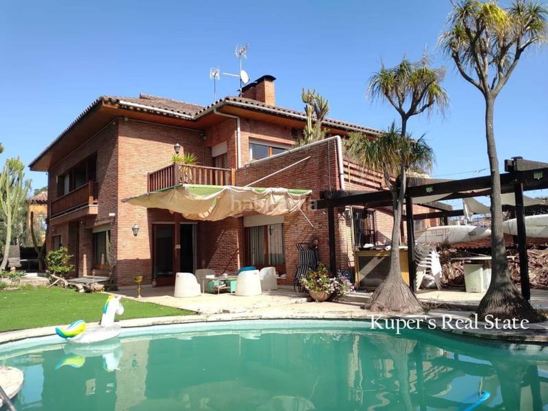 Foto d4ac32ef-3190-49c4-8e5c-2d2688e258bf. Xalet amb aparcament a Centre Vilassar de Mar